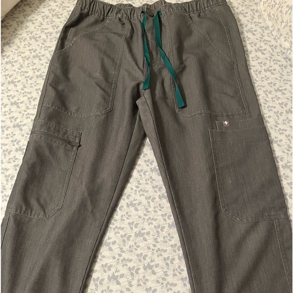 Women’s Figs size XS scrub pants very cute! - Picture 1 of 5